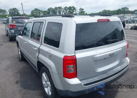 2013 Jeep Patriot Latitude z USA, uszkodzony, nr VIN 1C4NJPFAXDD260612